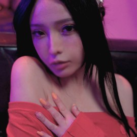 FC2-4743595 [两周五折优惠！] [首发] 来自动漫展的苗条美女！她敏感的身体被巨大的阴茎带到了痉挛的高潮！她在Cosplay中多次阴道高潮，并被浓厚的群射所覆盖！