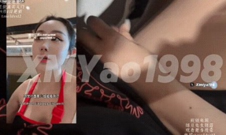 汐梦瑶 9.5号 海底捞大冒险，用餐高峰期时段，在海底捞给海底捞打飞机，小眼镜服务员在对面收拾餐盘的时候隐隐发觉有问题，而且应该认识我出来了，估计看我的片没少看，哈哈哈，应该会知道我在干什么吧