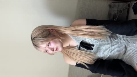 全脸揭秘：与一位金发美女的秘密邂逅。笑容背后是一场情欲邂逅。