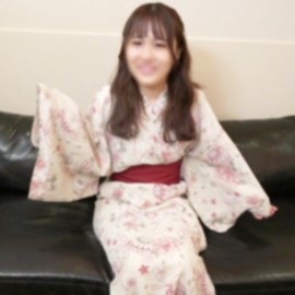 FC2 PPV 4767844 【初拍】半露脸、高学历、苗条的美女在烟花大会结束后首次穿着浴衣被拍摄，镜头对准她，向她纯真的笑容和湿润的阴部发射了白色的烟花。