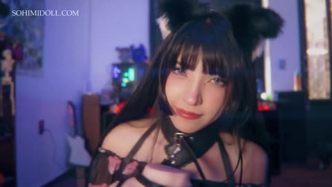 cosplay博主TylerX0X给硅胶娃娃拍带货视频