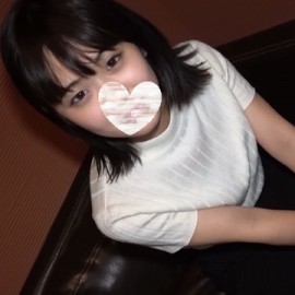 FC2PPV 4774060 【私拍】先到先得，优惠500pt～145cm胸部尚在发育的小巧娃娃脸少女的首次纯情中出！【特典高品质】