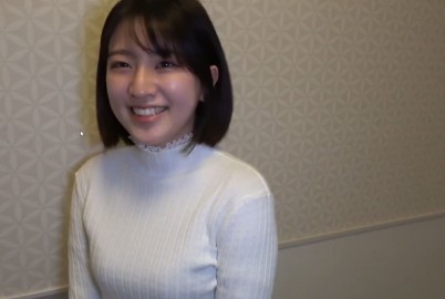 纯黑发，19岁，拥有让人爱不释手的透明感，以及D罩杯的安酱，19岁
