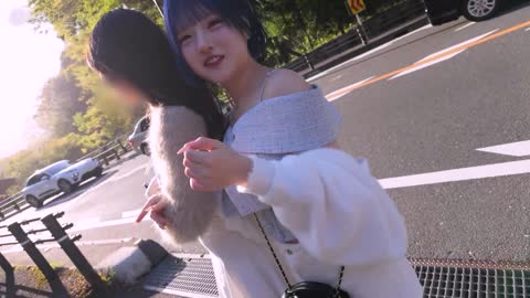 kuritinty creambread CF948302 露脸露眼 两名美女在旅游景点、泳池、桑拿房被JDs搭讪，6P群交