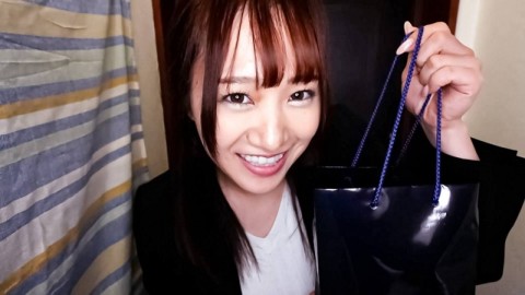  【Hono酱/女神】一位身材丰满、性欲旺盛的女神降临到一位资深企业奴隶的家中！她服侍他，让他高潮迭起！