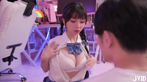 JVID 台湾超美娇嫩小美女 tiny胎尼 最新作 双马尾配上经典的白衬衫JK 过膝白丝 真的是太纯欲了 被各种姿势抓着娇嫩奶子猛干 颜值是真的高啊