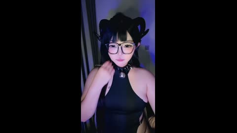 【魅魔米米】眼镜小骚货cosplay终于啪啪大秀了！被操喷水~4