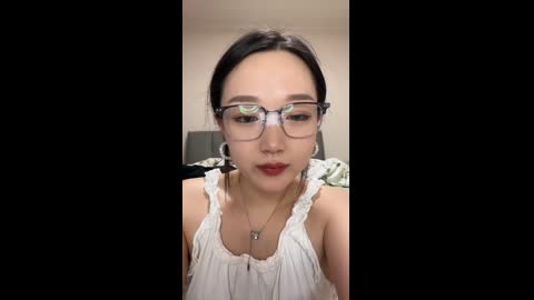 眼镜一戴我最骚喜欢爆菊花大尺度掰穴自慰极品大长腿2