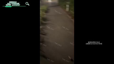老公让我穿上JK去公园勾搭小哥哥这不勾搭了一位骑电驴遛弯的小哥哥拉到男厕口交内射