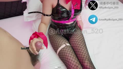 绫香不吃香菜cos兔女郎制服黑丝网袜两根肉棒左右开弓