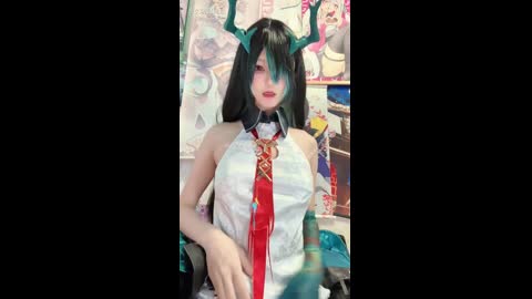 「废柴少女家里蹲」反差露脸女大母狗穿明日方舟夕 cos服撩起裙子道具插逼流出大量白浆