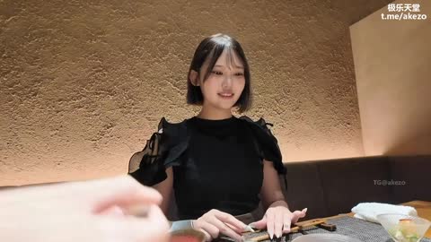 今天約了個清純的妹子先是在外面吃個飯培養感情後面再來好好玩她美味又可口的身體